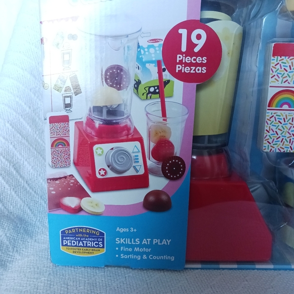 Melissa & Doug Milkshake Play Set 19 Pieces Ages 3+ - Picture 5 of 10